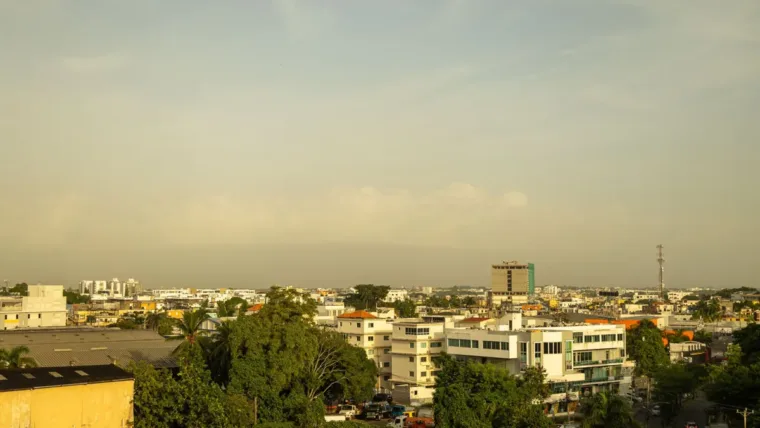 Polvo del Sahara y altas temperaturas dominarán el tiempo