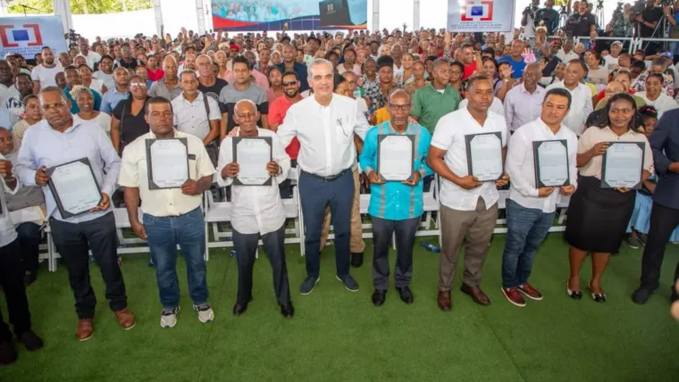 Presidente Abinader: "Los títulos del Gobierno son para la