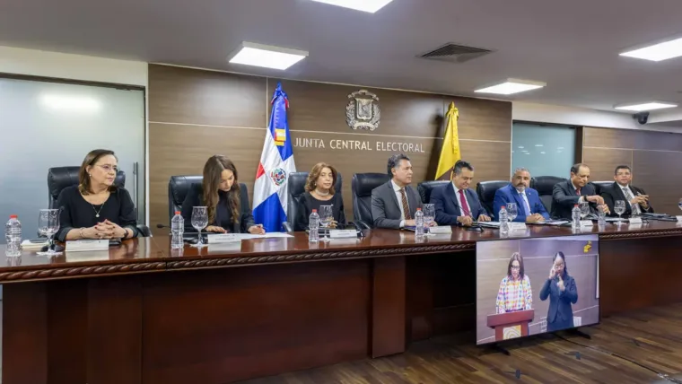 Proponen descuentos, becas y voto electrónico para reducir la