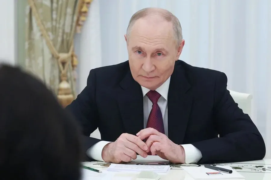 Putin aborda tensiones en golfo Pérsico con príncipe heredero de Abu Dabi