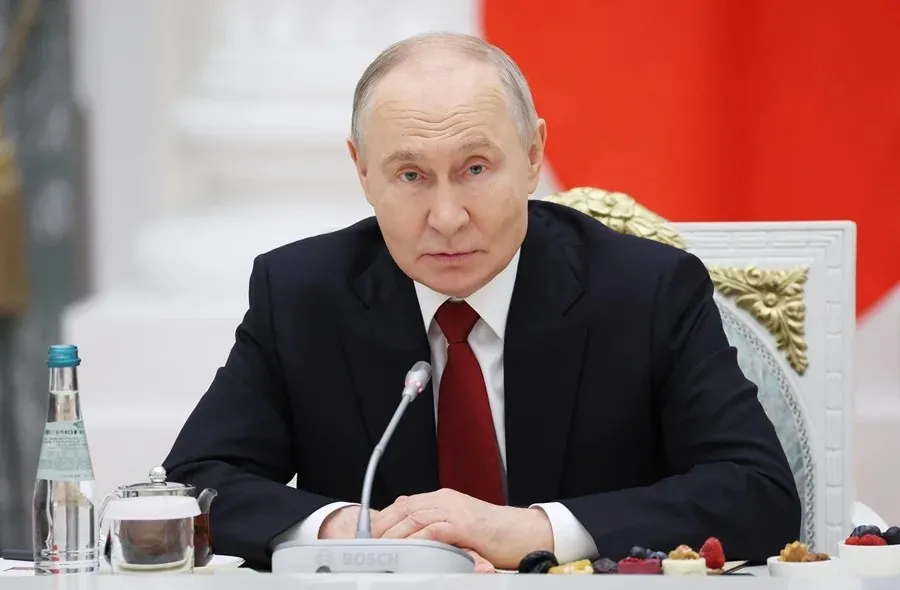 Putin llama a reforzar el Banco de Desarrollo de los BRICS en reunión con socios