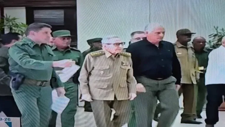 Raúl Castro participa en un acto público en Cuba tras los