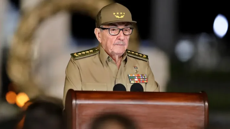 Raúl Castro participa en un acto público en Cuba tras los