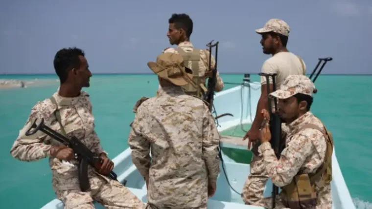 Rebeldes hutíes toman una isla clave que da acceso al mar