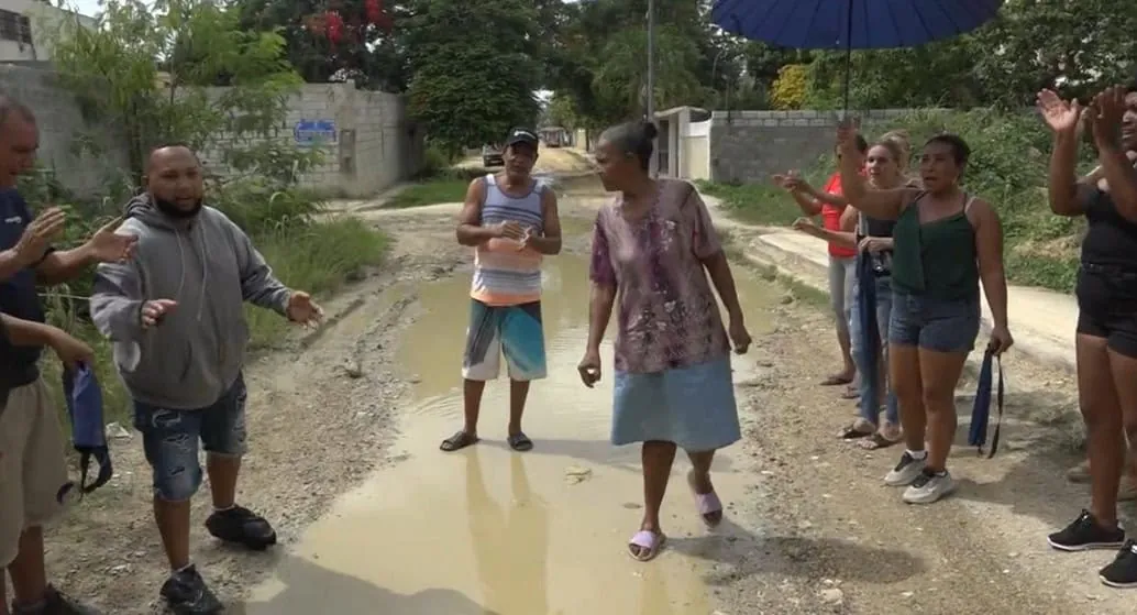 Residentes de La Ureña protestan por el deterioro de sus calles y exigen su arreglo