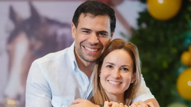 Roberto Ángel revela que su esposa es quien lleva las