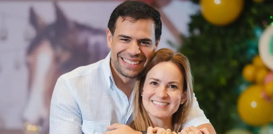 Roberto Ángel revela que su esposa es quien lleva las finanzas de su hogar