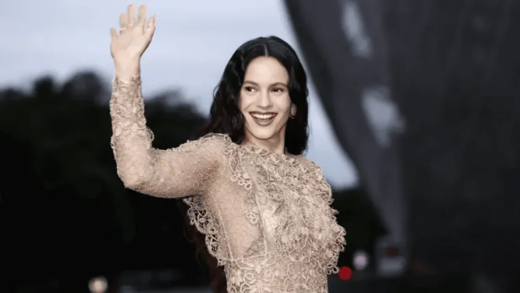 Rosalía despide en Miami su gira "LUX" con lágrimas y un