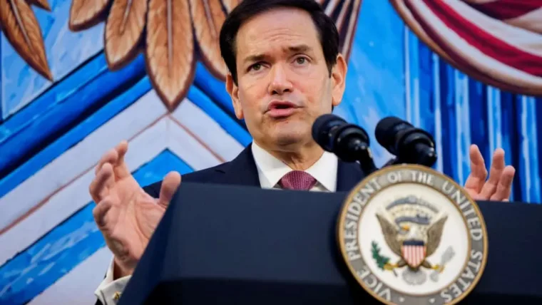Rubio inicia en Colombia una gira latinoamericana para