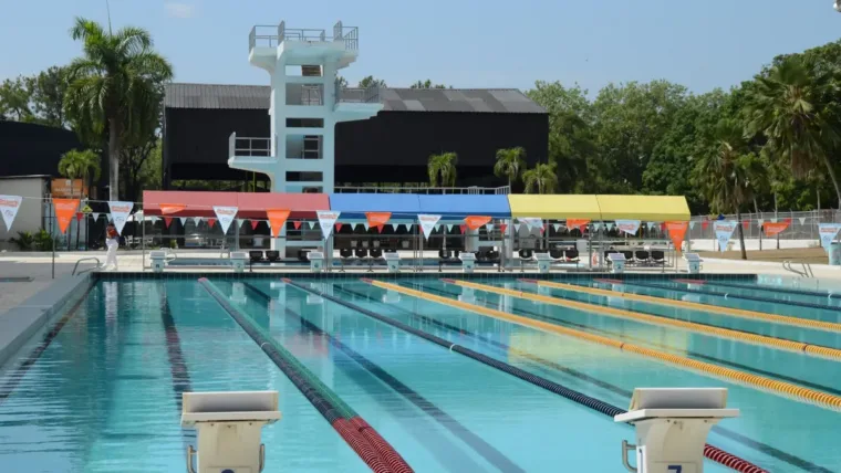 Santiago Máster mantiene a flote la natación santiaguera y