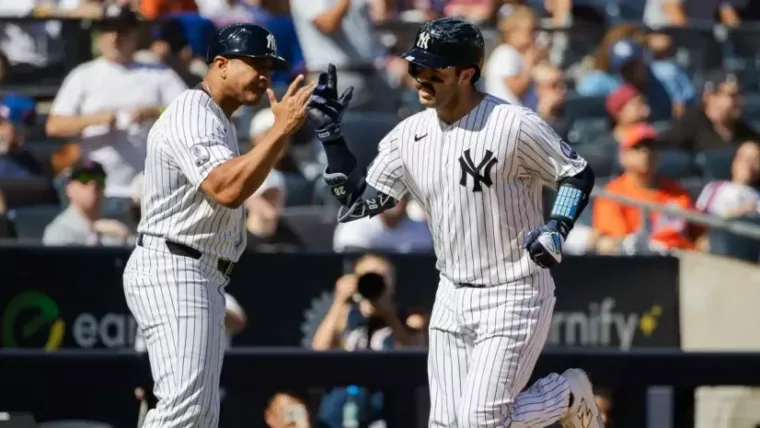 Schlittler domina, Rice y Wells jonronean mientras Yankees