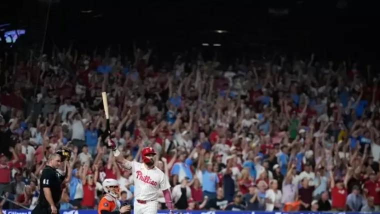Schwarber sacude un grand slam, su jonrón 44 y los Filis