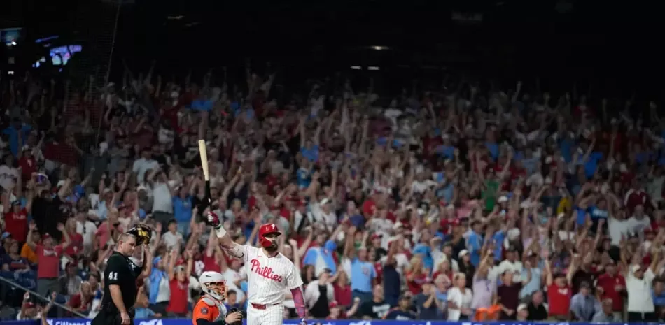 Schwarber sacude un grand slam, su jonrón 44 y los Filis superan a los Astros