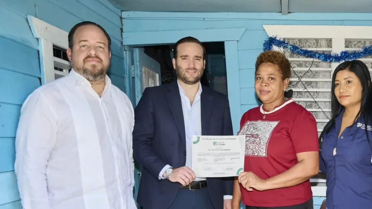 Seguros Crecer y Hábitat Dominicana mejoran hogares de más de