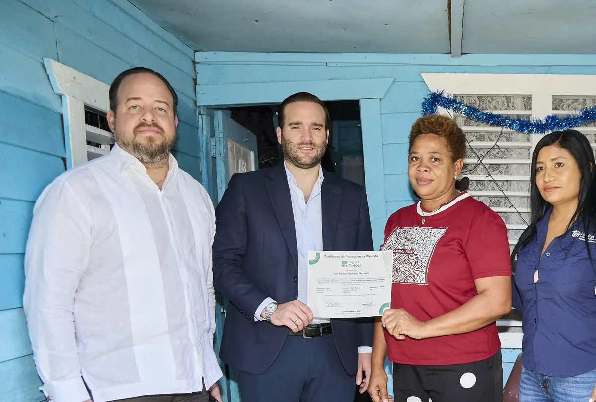 Seguros Crecer y Hábitat Dominicana mejoran hogares de más de 100 personas en SDN, Santiago de los Caballeros y San Cristóbal