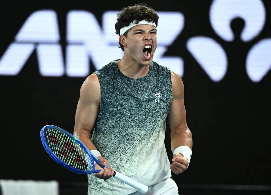 Shelton le gana a Alcaraz y Sabalenka sobrevive en el US Open