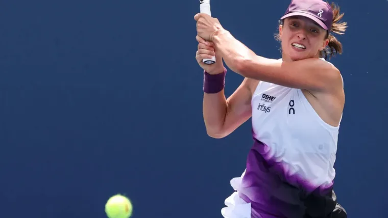 Swiatek salva la trampa de Bouzkova y vuelve a octavos del US