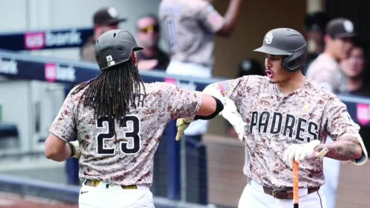Tatis Jr y Machado jonronean en la victoria de los Padres