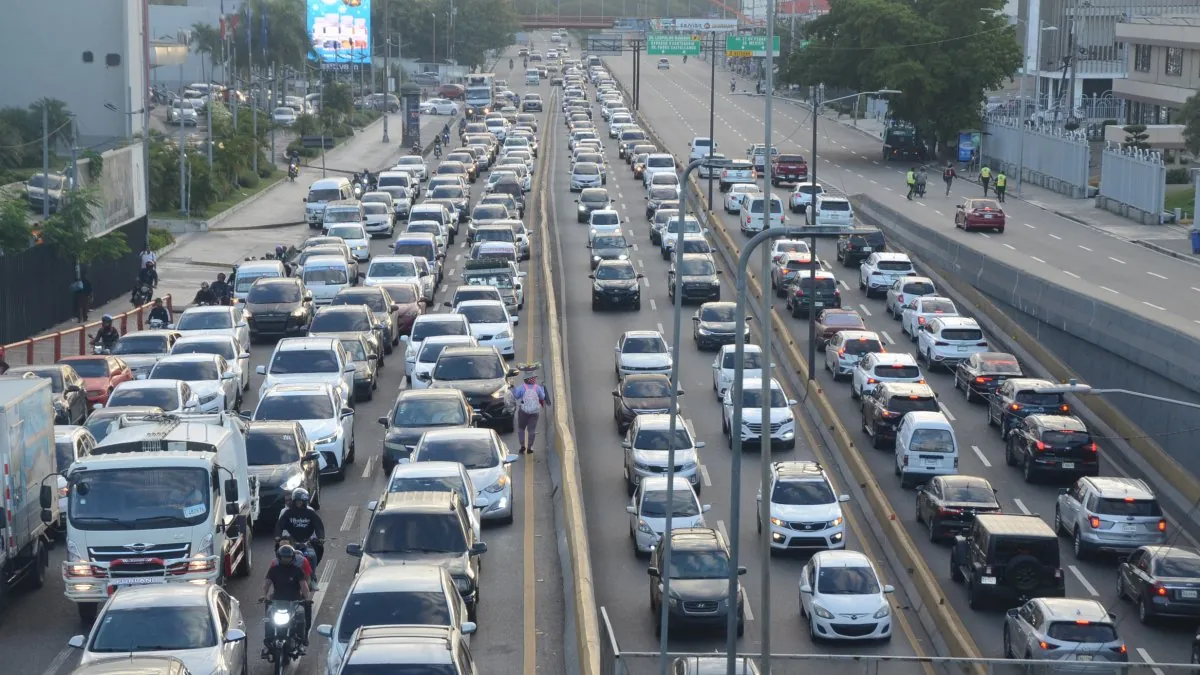 ¿Te has preguntado por qué la gran mayoría de carros que transitan en RD son blancos?