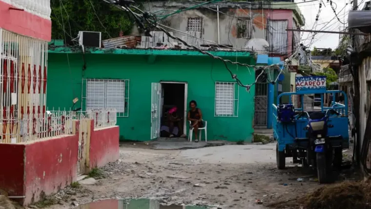 Tendido eléctrico de alta tensión pone en peligro a