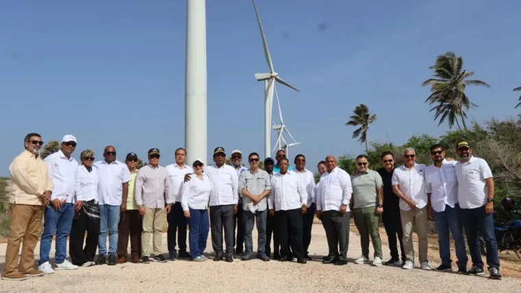 Titular de DGDF recorre Pedernales con empresarios de