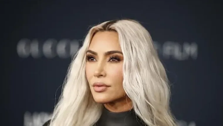 Tribunal de París indemniza a Kim Kardashian con 1 euro por
