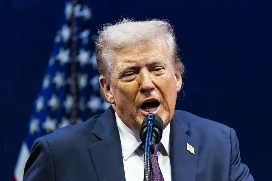 Trump dice que la IA no necesita más control que tenerlo a él como presidente