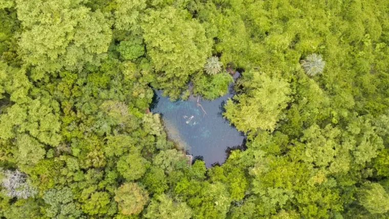 Un santuario natural con 12 ojos de agua sagrados