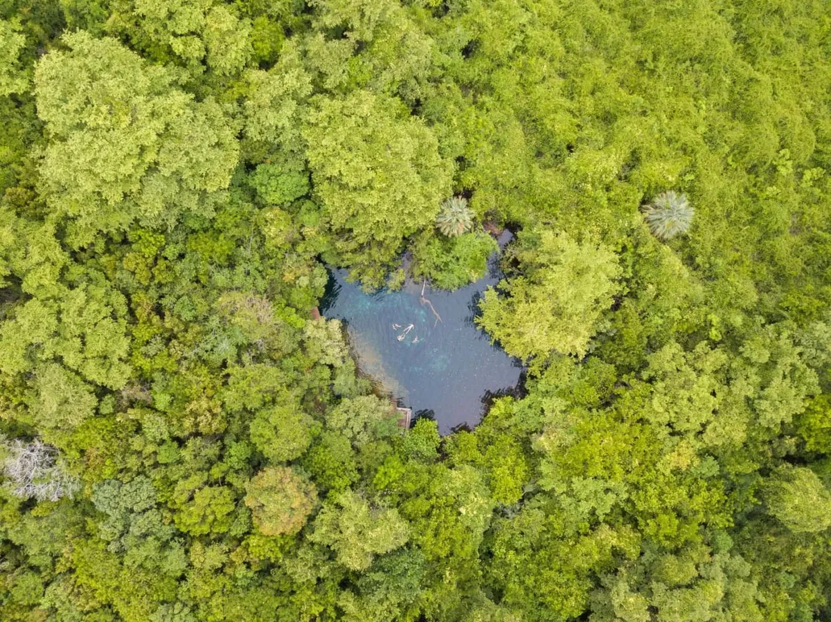 Un santuario natural con 12 ojos de agua sagrados