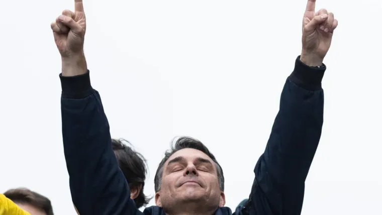 Una investigación por corrupción a Flávio Bolsonaro sacude la