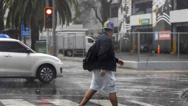 Vaguada provocará lluvias pero el ambiente continuará
