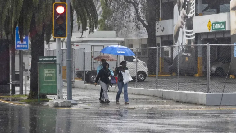 Vaguada y onda tropical provocarán lluvias en varias