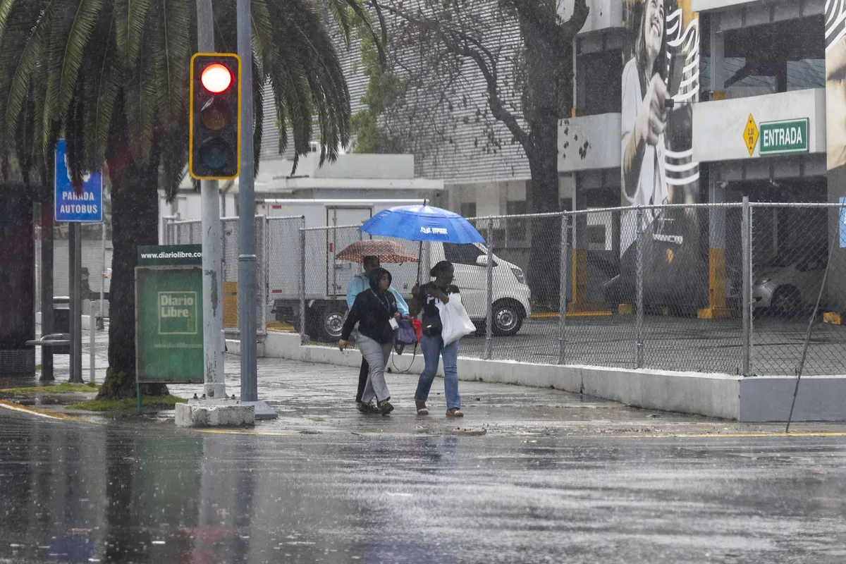 Vaguada y onda tropical provocarán lluvias en varias provincias este miércoles; el calor continuará