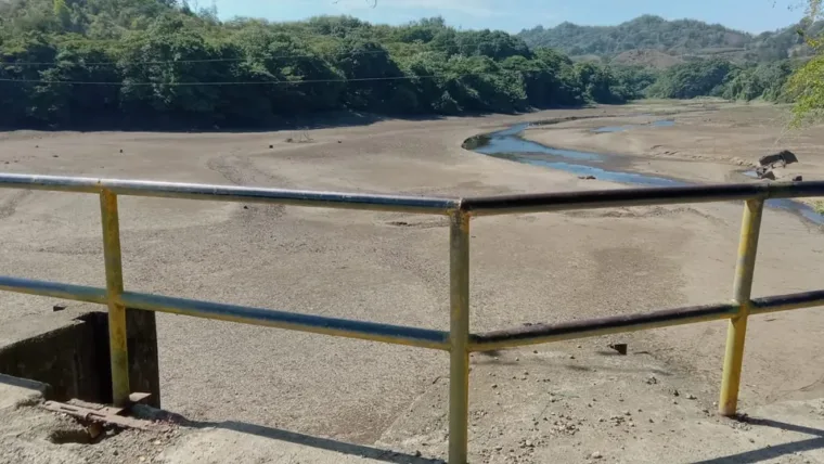 (VIDEO) Advierten sobre severa sequía que afecta la presa de
