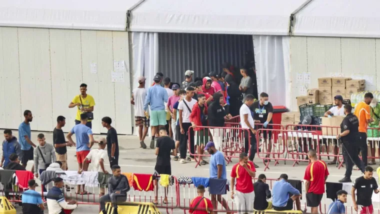 VIDEO | Cientos de personas piden en la calle que se