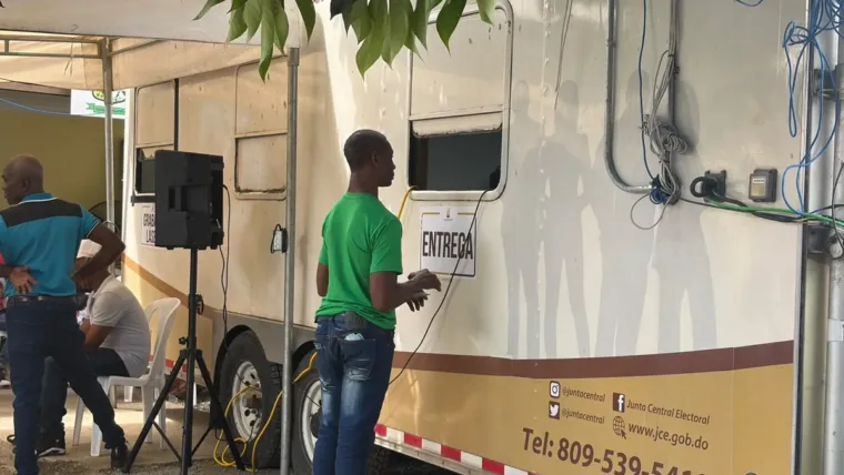 (VIDEO) JCE realiza jornada de cédulas en Mamá Tingó, Monte Plata