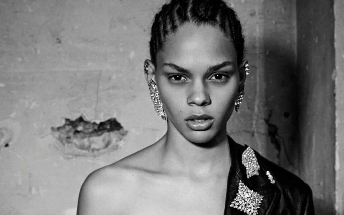 VIDEO | La modelo dominicana Hiandra Martínez debuta como rostro de YSL Beauty