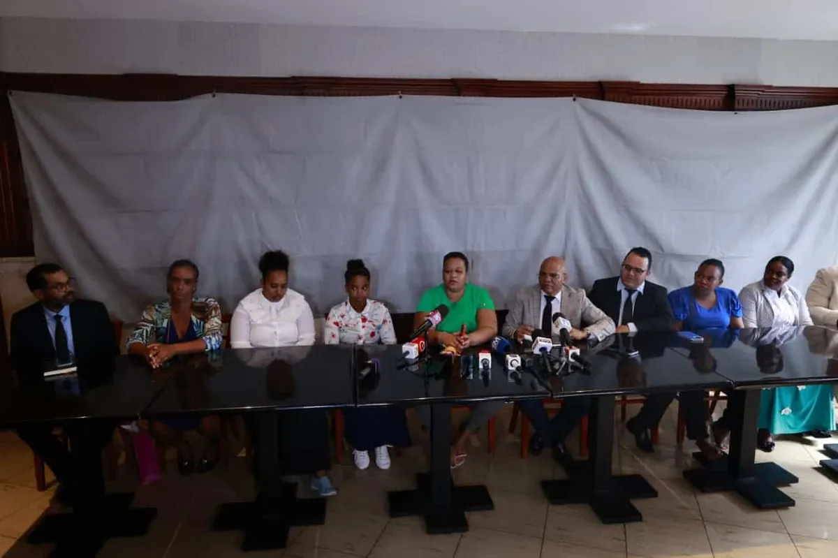 VIDEO | Mujeres salen en defensa de pastor detenido en San Cristóbal, a quien consideran "un padre"