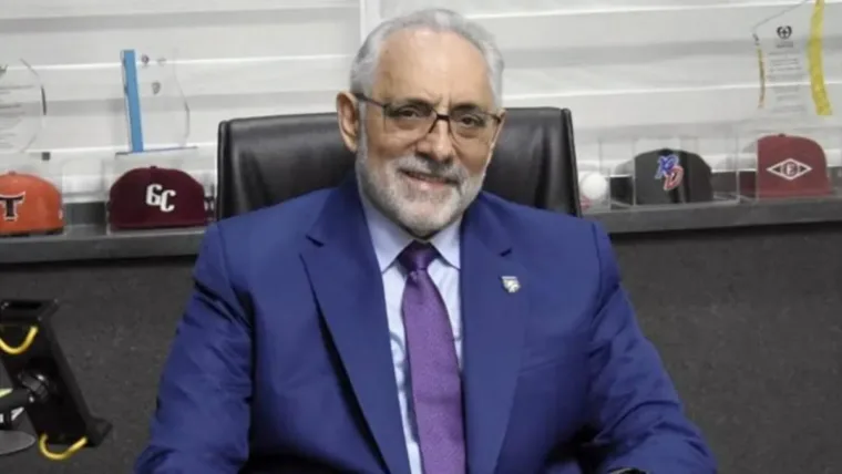 Vitelio Mejía, presidente de la Lidom. Renuencia suspicaz